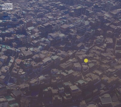 アルバム「何事もなく暮らす」のジャケット。