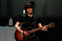 「LIVE TOUR 2010 "eyja"」では、原田知世はボーカルのみならず、朗読やダンス、ギター演奏などにも挑戦。