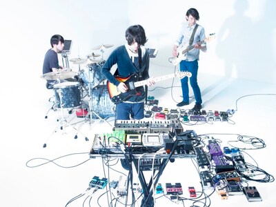 avengers in sci-fiは来月から全国ツアー「Delight Slight Flight Tour」を開催。スケジュールは特集の4ページ目に掲載されている。