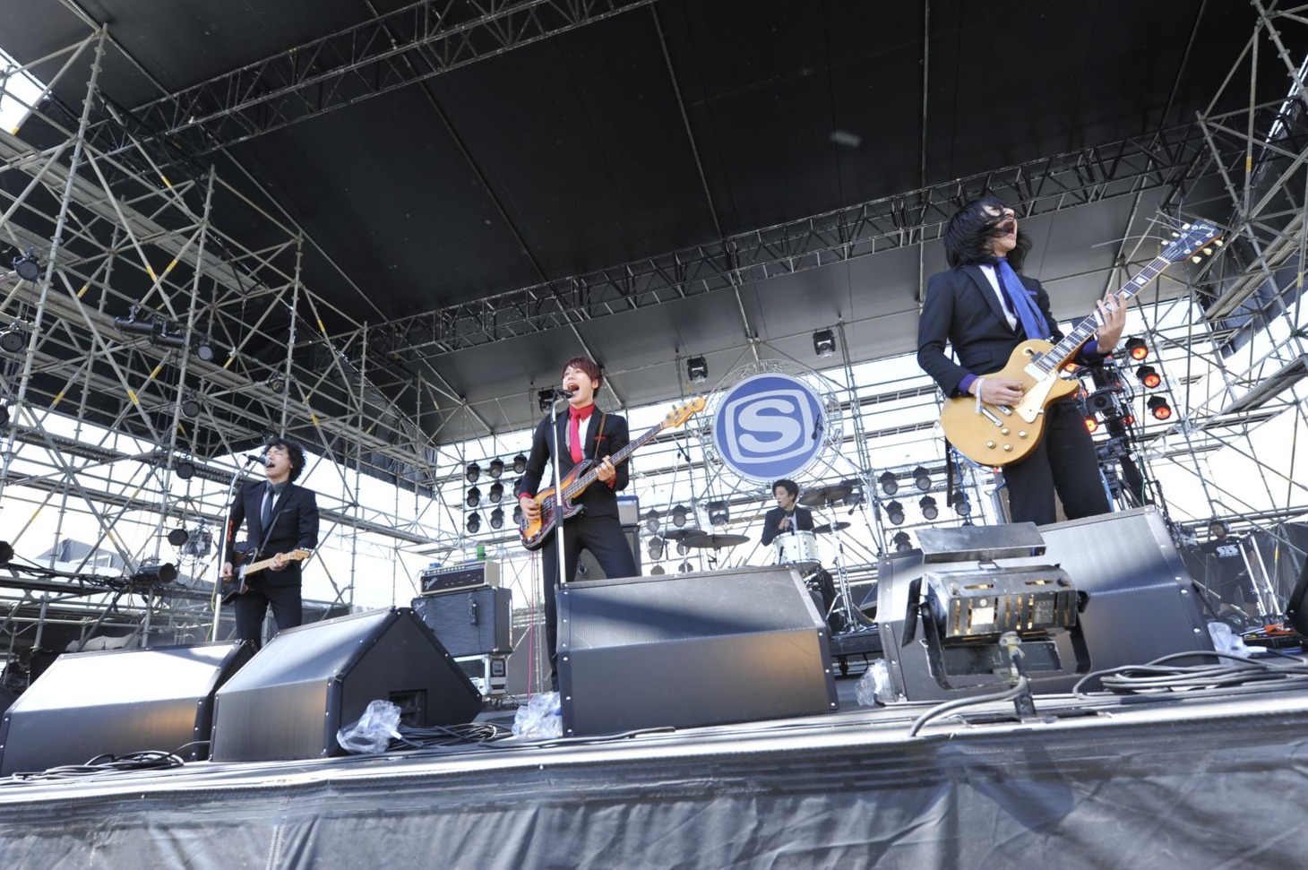THE BAWDIES