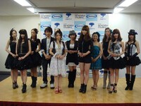写真は「ANIMAX MUSIX FALL 2010」記者会見の様子。玉置成実（写真右から2番目）は「世界18カ国の皆さんに向けて、言語を超えて盛り上げていきたい」、KOTOKO（左から5番目）は「（イベントに）参加できてうれしくもあるし、勉強にもなる」と語った。