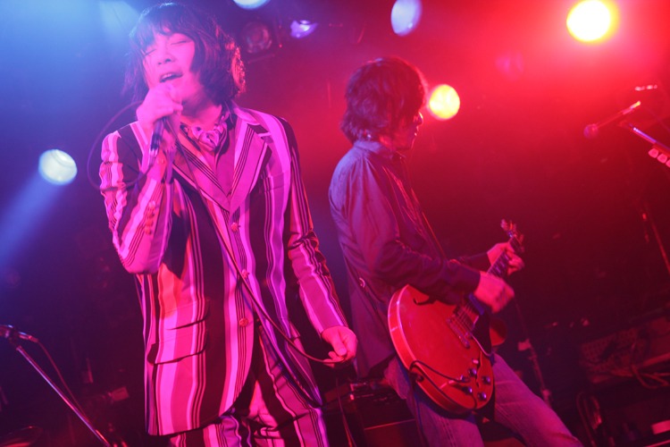 THE COLLECTORSは1986年結成。翌年11月にはアルバム「僕はコレクター」でメジャーデビューを果たした。