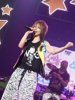 写真は渋谷C.C.Lemonホール公演の模様。ライブでは、インディーズ時代の楽曲や9月1日リリースのニューシングル「R.P.G.～Rockin' Playing Game」など新旧さまざまな楽曲が披露された。