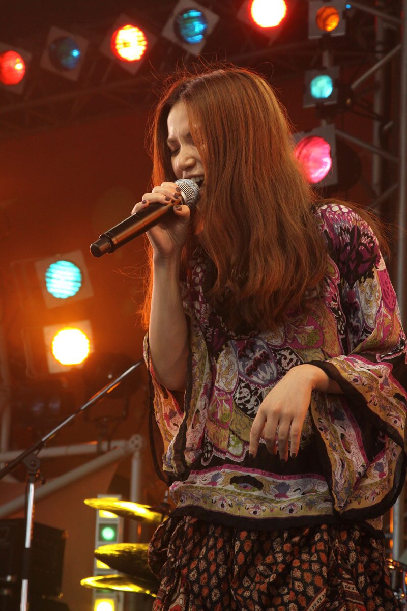 Superfly めざましライブ 最後を飾る熱狂ステージ 音楽ナタリー Superfly めざましライブ 最後を飾る熱狂ステージ 音楽ナタリー
