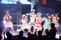 アクロバットを取り入れた全力のダンスで注目を浴びたももいろクローバー（現ももいろクローバーZ）。