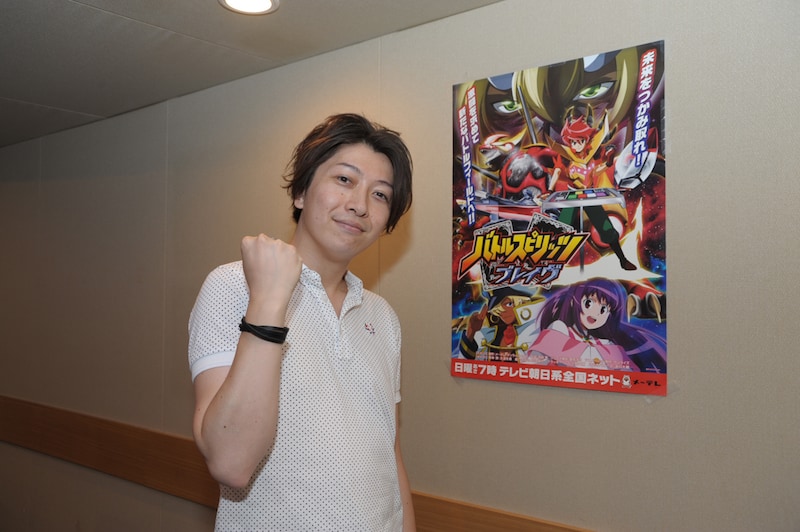 米米CLUBや及川光博などの世界観も彷彿とさせるファンキーサウンドはこれまで歌っていなかったのが不思議なぐらいのハマりぶりだ。(C)サンライズ・メ～テレ