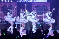 初日のトリを務めたスマイレージ。