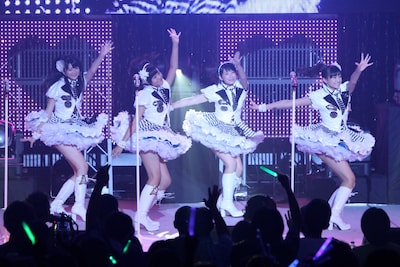 初日のトリを務めたスマイレージ。