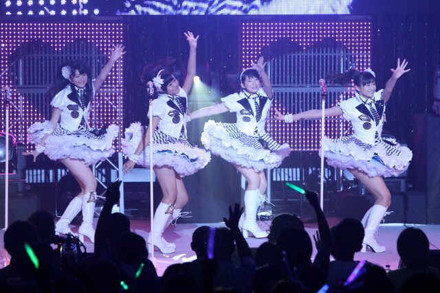 初日のトリを務めたスマイレージ。