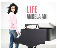 写真はアルバム「LIFE」初回限定盤ジャケット。