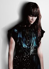 写真は“第一感染者”中島美嘉。彼女は本日9月2日に六本木ヒルズアリーナで行われたワールドプレミアにも登壇し、ミラ・ジョヴォヴィッチと共に会場を華やかに彩った。