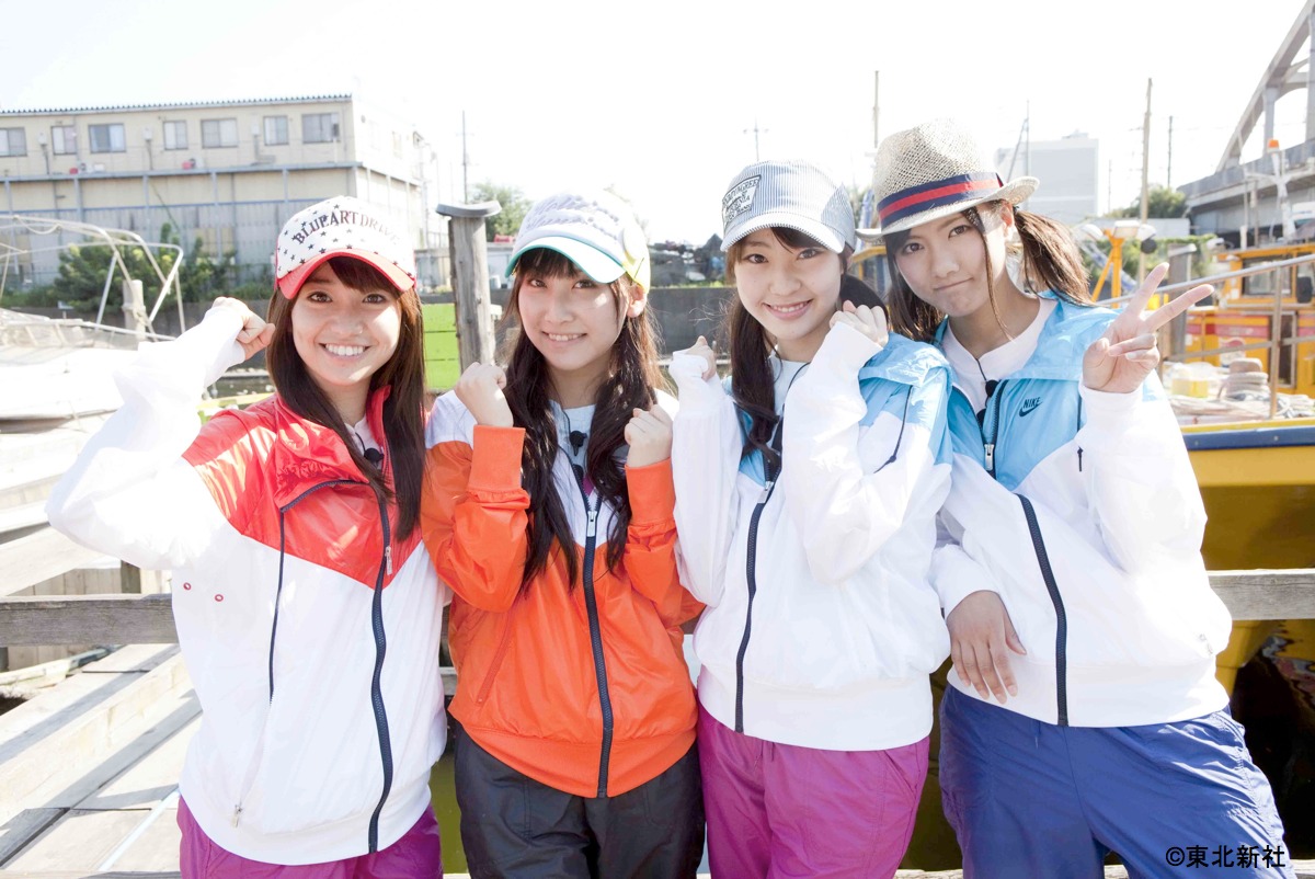 大島優子チームのメンバー。写真左から大島、仁藤萌乃、藤江れいな、宮澤佐江。