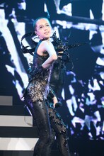 写真は今年5月の1stライブ「ICONIQ Premium Live」の様子。