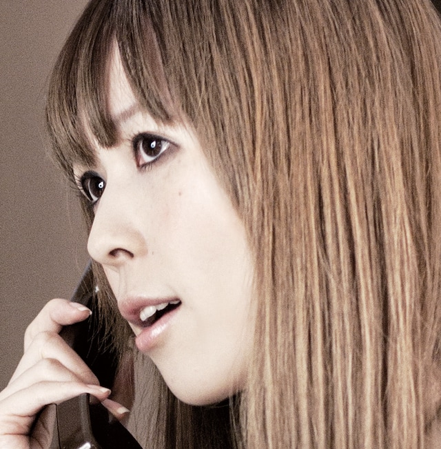 写真はアルバム「BLACKOUT」通常盤ジャケット。2010年にリリースされた3枚のシングル「LIKE YESTERDAY」「Blue Daisy」「I Just Can't Breathe...」がすべてリマスタリングして収録され、さらにBLURのヒット曲「SONG 2」のカバーも収められている。