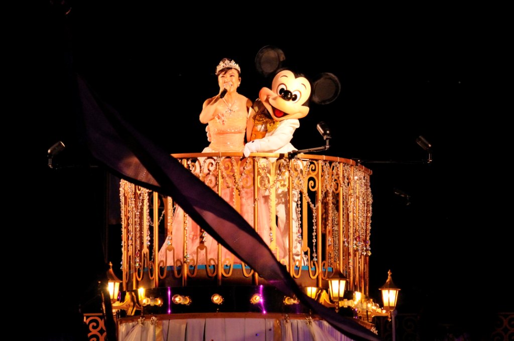 今週の人気の画像3位は「ユーミンがディズニーと夢の共演『一生忘れられない』」より「第一生命スペシャルナイト」の模様。（C）Disney