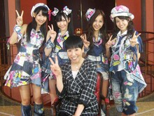 「アッコに誓ってガチで頼むで」と「AKB48総選挙」ネタで緊張する4人をなごませた和田アキ子（写真中央）。