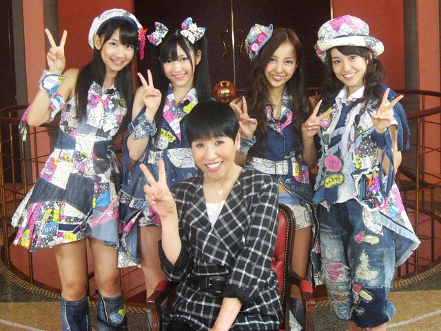 「アッコに誓ってガチで頼むで」と「AKB48総選挙」ネタで緊張する4人をなごませた和田アキ子（写真中央）。
