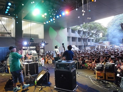 ベストアルバム収録曲の投票はメールまたはTwitterにて受付中。