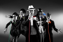 アルバム「SMELLMAN」はiTunes Storeにて先行配信中。試聴も可能なので気になった人はチェックしてみよう。