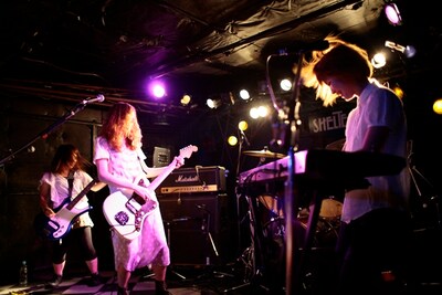 澤村は蒼山から「2カ月遅れで誕生日プレゼントをもらいました（笑）」と、観客にぬいぐるみを披露。この日の一言はぬいぐるみの名前「ガッツフラワータケオ」にちなんで「タケオ」だった。