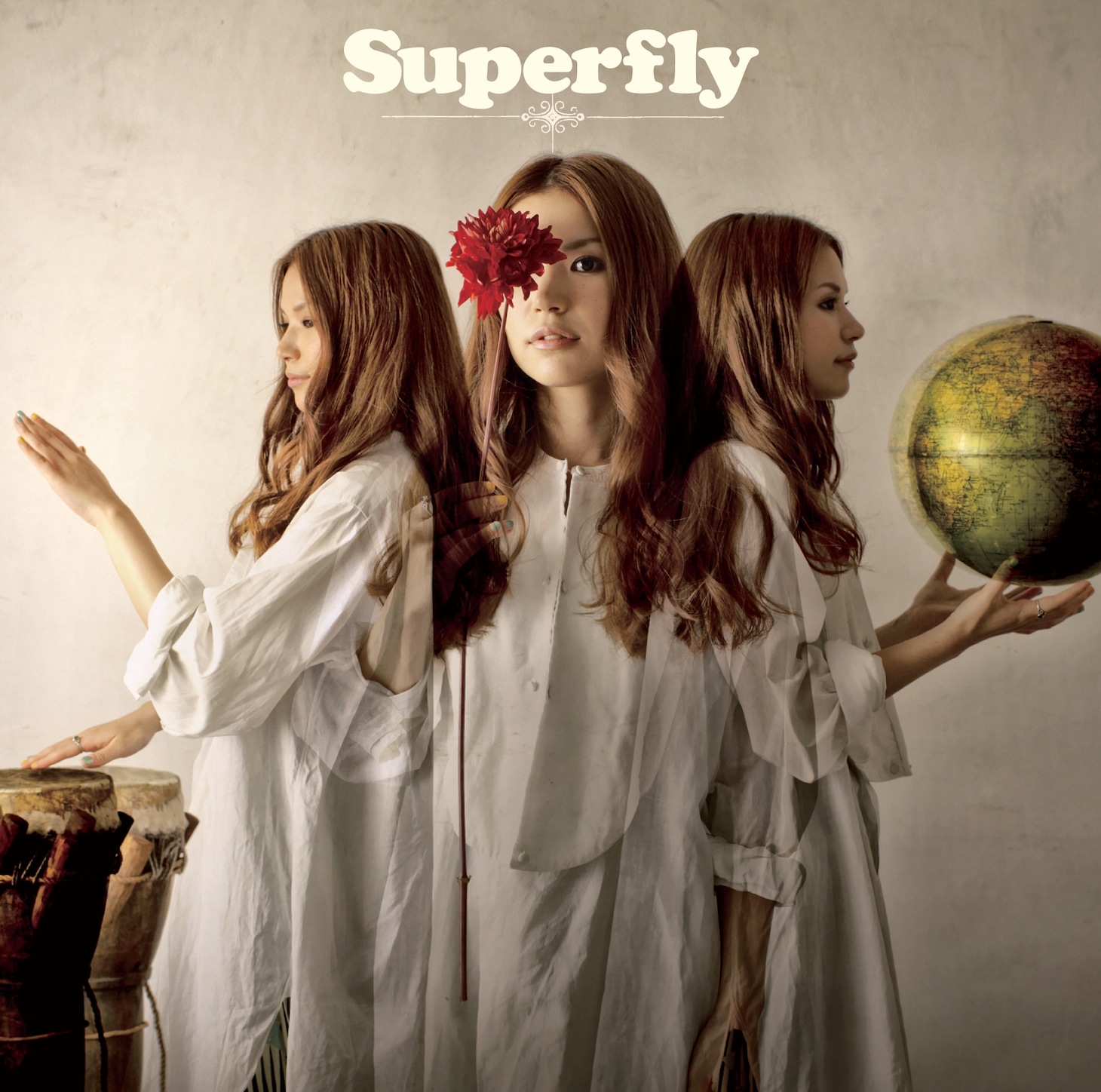 チャート1位を獲得したSuperflyの最新作「Wildflower & Cover Songs：Complete Best 'TRACK 3'」通常盤ジャケット。