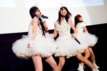 デビュー曲「ずっと 前から」を披露するフレンチ・キス。