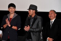 試写会での1シーン。主題歌「a better tomorrow」は10月20日リリースのシングル「Keep Your Love」にボーナストラックとして収録される。