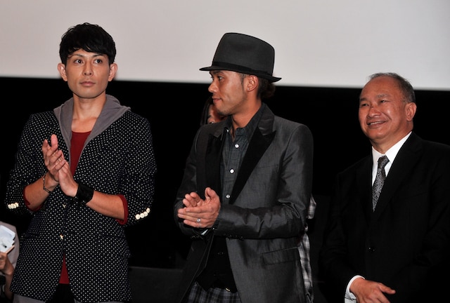 試写会での1シーン。主題歌「a better tomorrow」は10月20日リリースのシングル「Keep Your Love」にボーナストラックとして収録される。