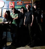 古閑裕（B/K.O.G.A Records代表）、小松孝信（Dr）、沖野俊太郎（Vo）、石田真人（G）、土中康史（G）の5人からなるバンド、VENUS PETER。