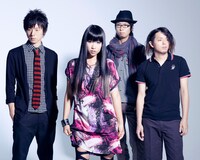 Violent is Savannaは紅一点のボーカル星花（写真左から2番目）を含む4人組バンド。