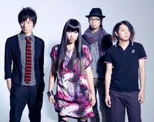 Violent is Savannaは紅一点のボーカル星花（写真左から2番目）を含む4人組バンド。