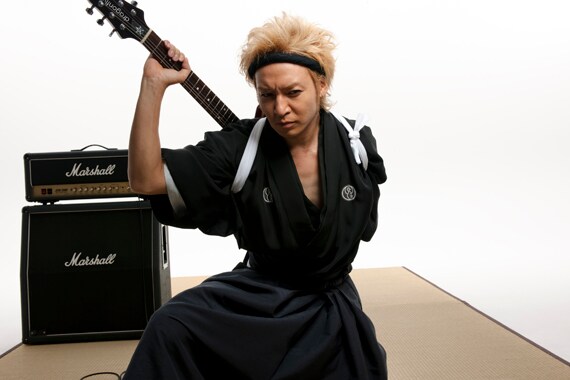 発売中のシングル「メダリスト」には10月7日に目黒雅叙園にて開催されるプレミアムイベントの応募券を封入。このイベントではシングルのジャケットやビデオクリップと同じ和服でのスペシャルライブが行われる。