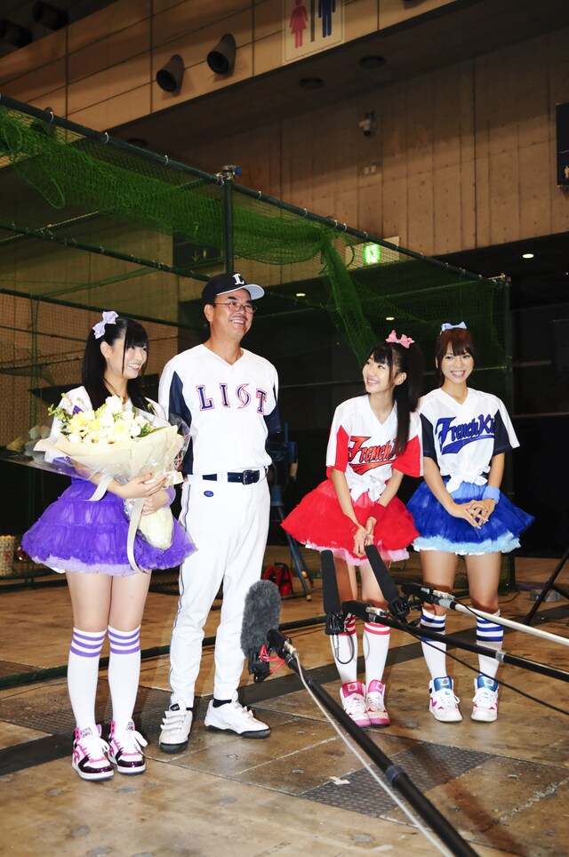 自身の誕生日に実の父親と“バッティング対決”をすることになった倉持明日香（写真左）。彼女にとって忘れられない誕生日になったはずだ。