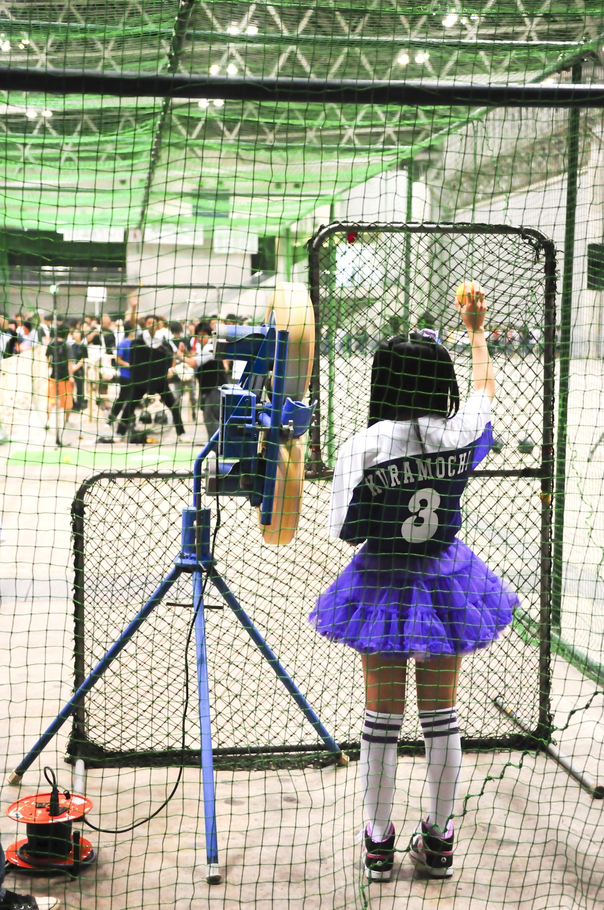 バッティング会の様子。倉持の背番号は3番。