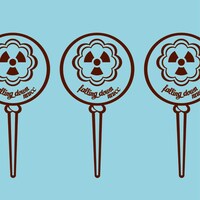 写真はシングル「フォーリングダウン」初回限定盤ジャケット。