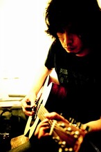 斉藤和義（写真）、少女時代、KARA、moumoonの4組は「MUSIC STATION SUPER LIVE」初出演。