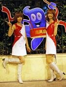 上海万博を満喫するレナ＆リサ。