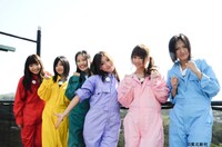 昨年末に放送され好評を博した「AKB48 ネ申テレビ スペシャル2009」の参加メンバー。写真左より野呂佳代（現SDN48）、矢神久美（SKE48）、桑原みずき（SKE48）、松原夏海（AKB48）、小林香菜（AKB48）、宮澤佐江（AKB48）。