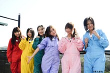 昨年末に放送され好評を博した「AKB48 ネ申テレビ スペシャル2009」の参加メンバー。写真左より野呂佳代（現SDN48）、矢神久美（SKE48）、桑原みずき（SKE48）、松原夏海（AKB48）、小林香菜（AKB48）、宮澤佐江（AKB48）。