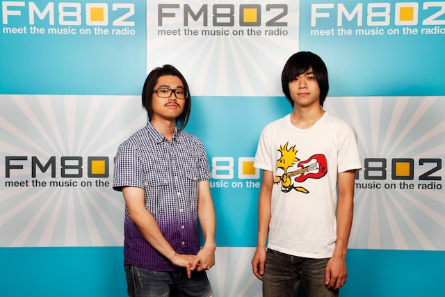 ハマ・オカモト（左）と小山田壮平（右）。