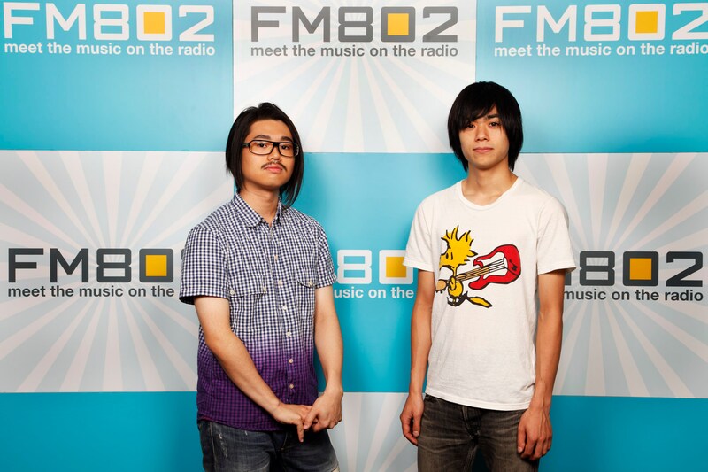 ハマ・オカモト（左）と小山田壮平（右）。