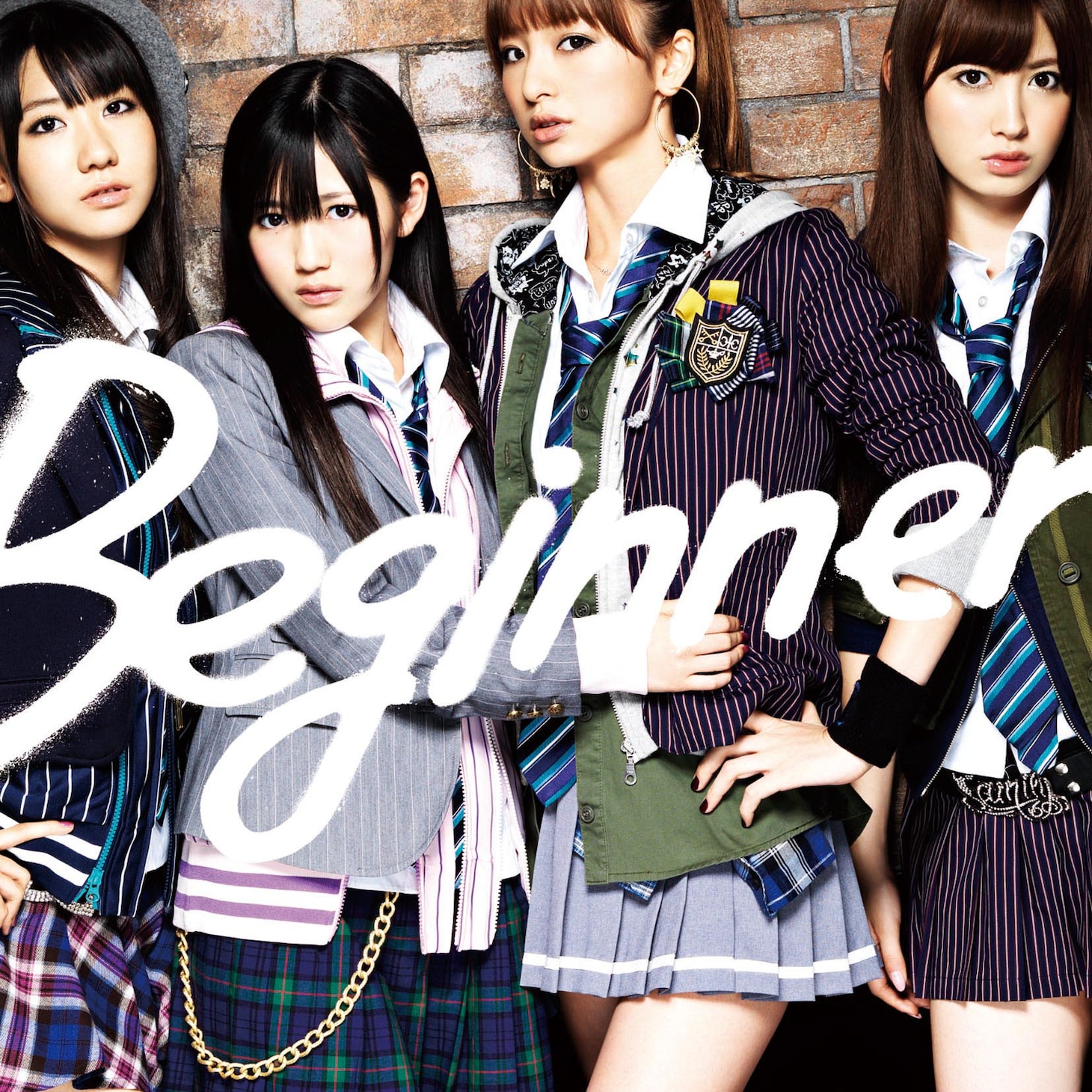 シングル「Beginner」通常盤Type-B イベント参加券入り初回完全限定生産盤のジャケット（写真）には、柏木由紀、渡辺麻友、篠田麻里子、小嶋陽菜が登場。