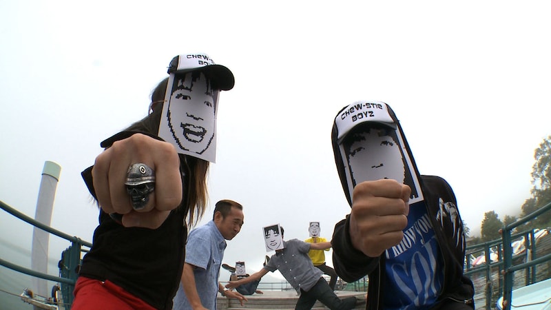 オフィシャルサイトでは“散開”後のメンバーの個人活動についてもアナウンスされている（写真はCHEW-STIE BOYZ）。