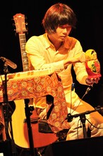 「照美さん」の愛称で親しまれるマトリョミンを操る山内憲介。