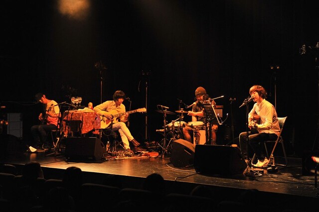 sleepy.abのオフィシャルMySpaceでは、ライブでも披露された新曲「夢織り唄」のビデオクリップを配信中。ライブ盤「LIVE@Sapporo Kitara」とあわせてチェックしておこう。