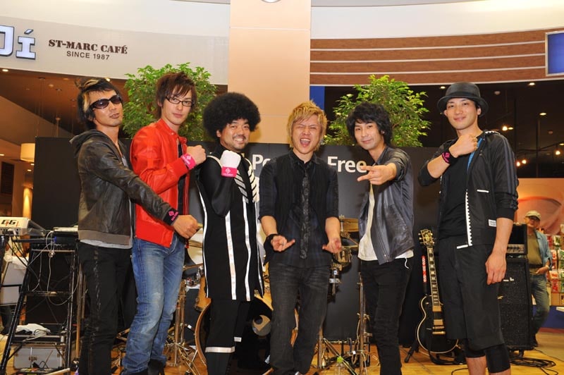 Hundred Percent Freeとパパイヤ鈴木。