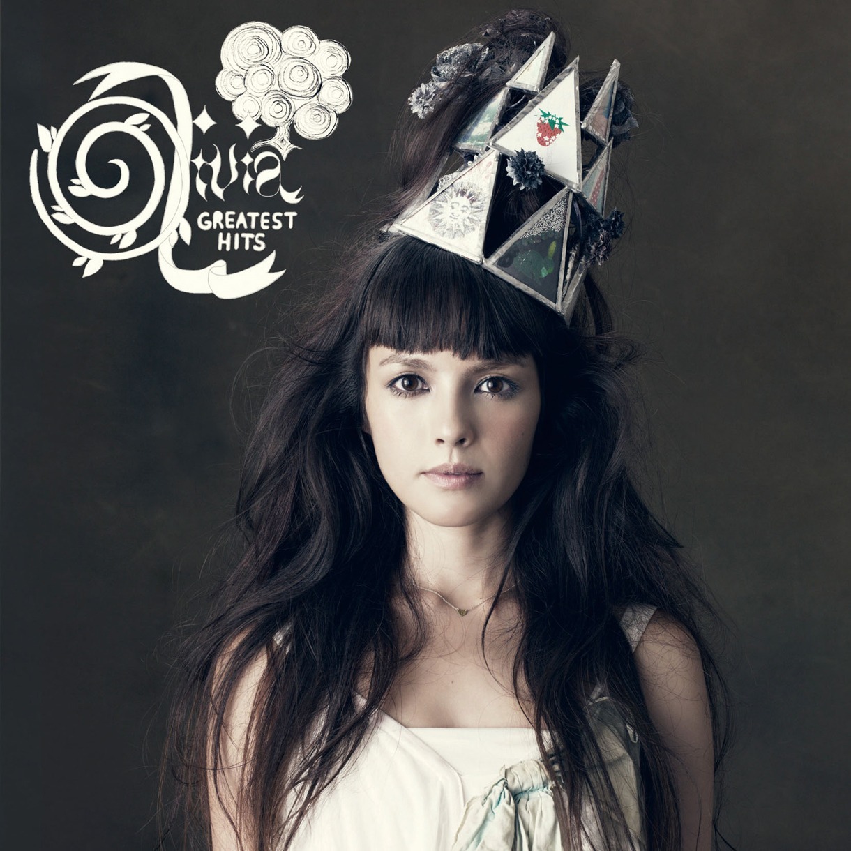 写真はベストアルバム「GRATEST HITS」CD2枚組+DVD盤ジャケット。