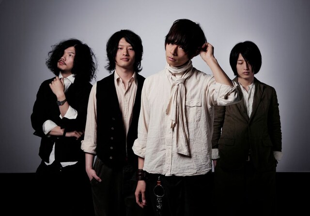 年明けに行われる「スペースシャワー列伝 JAPAN TOUR 2011」への出演も決定している[Champagne]。