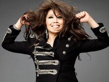 欧陽菲菲は1971年9月に「雨の御堂筋」で日本デビューを果たした。