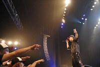 写真はDiggy-MO'ソロツアー最終公演の様子。